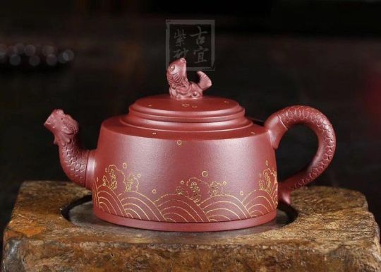 《魚(yú)躍龍門(mén)》宜興紫砂壺高級(jí)工藝美術(shù)師手工禮品茶具底槽青