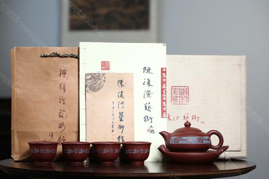 爆竹聲中一歲除，春風送暖入屠蘇 【