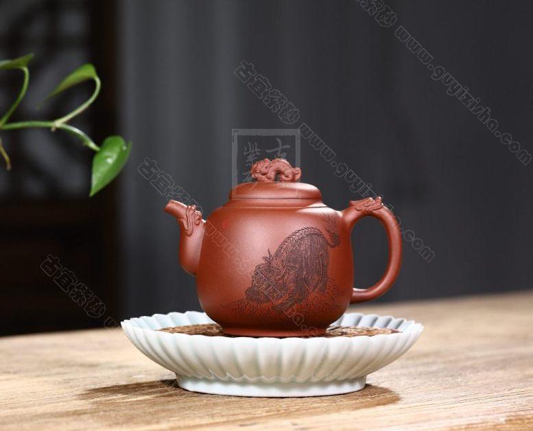 《靈龍納?！? style=